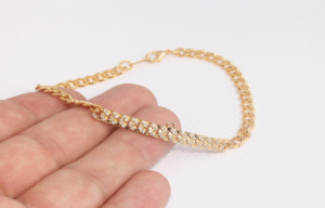 the Welsh gold bracelet range